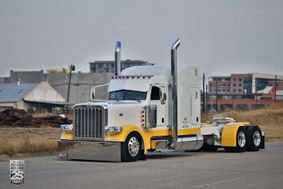 Josh Skidmore’s 2016 Peterbilt 389 won top billing in the Limited-Mileage Bobtail category.