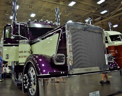 Freddy Velasco 2003 Peterbilt 379 California Dreamin