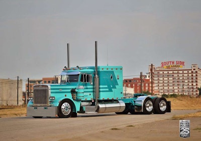 Vinnie Diorio’s 1985 Peterbilt 359 – 2015 Working Combo champ