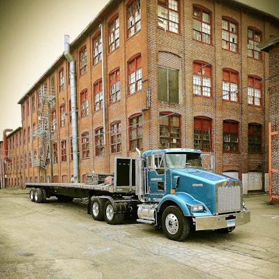 Joe-Bielucki-Kenworth-T800-unloading-steel