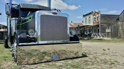 After Midnight' custom Pete 389 glider comes by way of power After Midnight' custom Pete 389 glider comes by way of power
