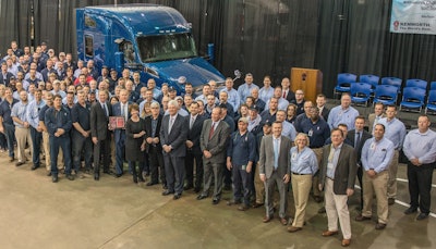 Kenworth Chillicothe employees gathered to help celebrate the plant’s milestone 500,000th Kenworth, a T680 mid-roof sleeper delivered to Melton Truck Lines.