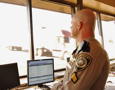 Officer-screening-trucks-for-inspection-in-kentucky-bypass