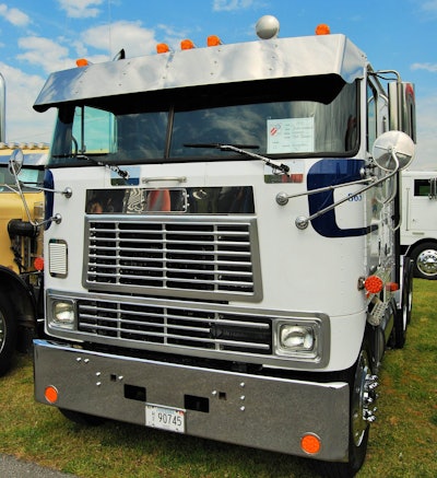 Bowers’ prior 1998 International cabover, a former Walmart fleet truck.