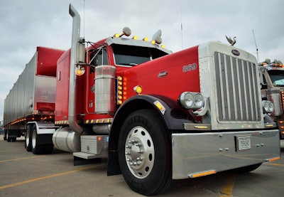 Ted-Bowers-2005-Peterbilt-379-lights