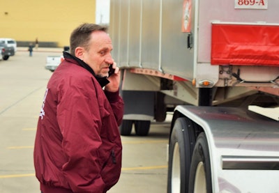 Hear my on-highway talk with independent flatbedder Ted Bowers in his custom-stretched 2005 379 via this link to the Overdrive Radio podcast.