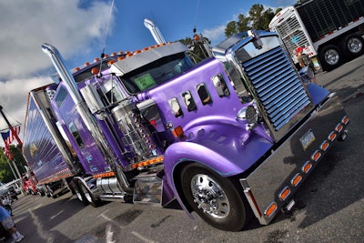 John Jaikes' 1999 Kenworth W900L and 2006 Utility reefer won third place in the Combo - 1992-2012 category.
