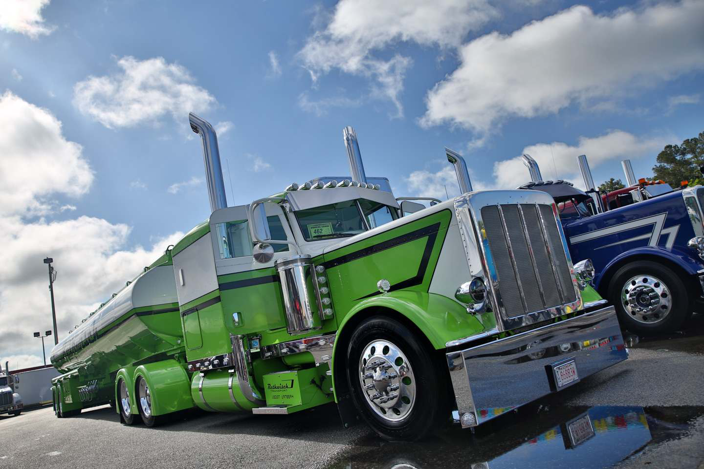 Thor 24 Peterbilt