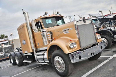 Anthony Deblaise's 1974 Kenworth W900