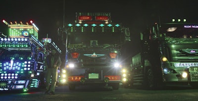 sosogi-in-truck-stop-line-of-dekotora-trucks-japan