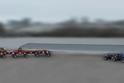 A gooseneck or a drawbar can be used as the connection to the tractor unit. Swivelling bolsters, spacers or beds can also be connected to the DualMax without difficulties.