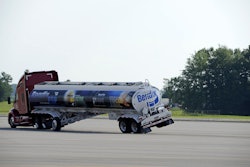 The Bendix ESP full-stability system is not activated on this tanker, which is equipped with outriggers for safety on the test track. The outriggers are installed during demonstrations to keep the vehicle from rolling over.
