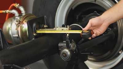 Accuride-Gunite-ASA-Measuring-Pushrod-stroke