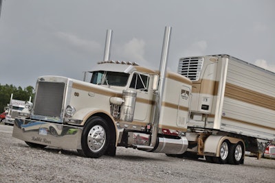 Jeremy Hassevoort’s 1986 Peterbilt 359 won Best of Show in the Limited-Mileage Combo category at the Fitzgerald’s Pride & Polish event.