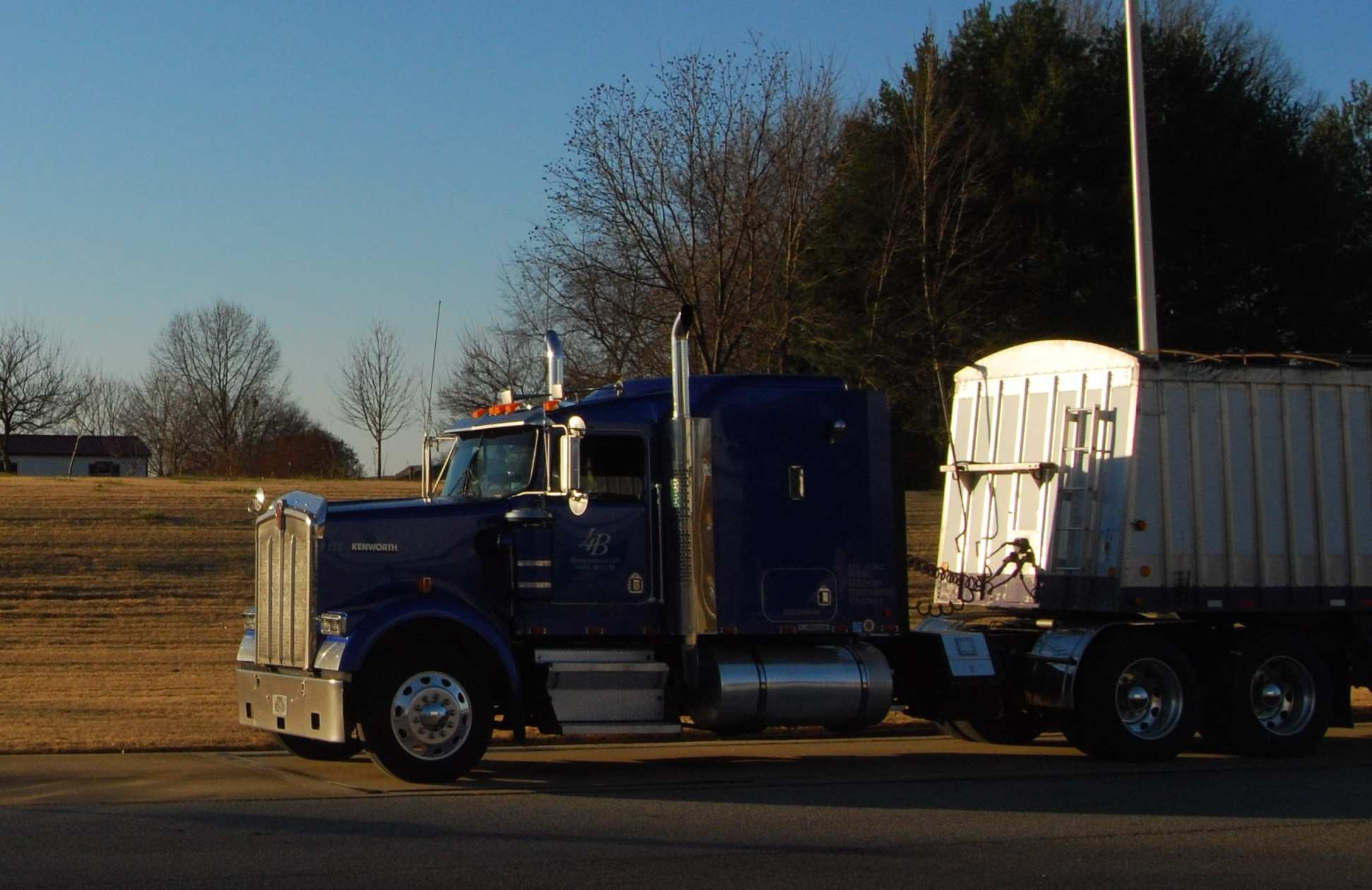 waiting-at-receiver-early-morning-unload