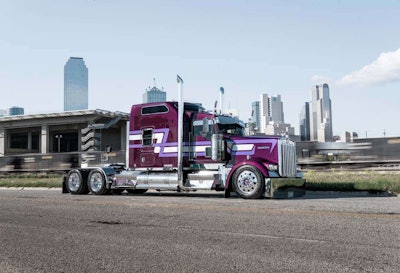 National Champion, Working Bobtail | Sid Calangelo’s and Kyle Cousins’ 2015 Kenworth W900 Icon