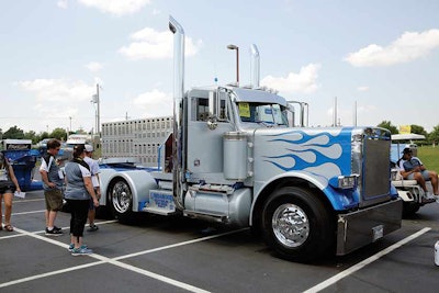 Jake Lindamood’s 1988 Peterbilt 379