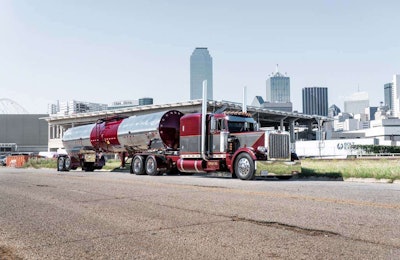 Best of Show, Limited-Mileage Combo | Marty Colvin’s 1986 Peterbilt 359 and 2016 Etnyre Tanker