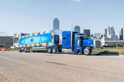 National Champion, Builders Combo | Mike Manuel’s 2015 Peterbilt 389 and 2017 MAC curtainside