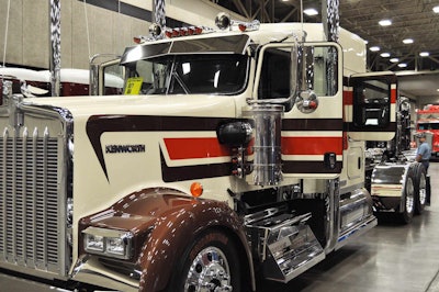 Alan LeSueur/KC Cousins – 2016 Kenworth W900L