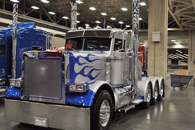 Jake Lindamood โ 1988 Peterbilt 379