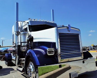 Jay Holsomback Peterbilt 2016 09 27 15 32 2016 10 04 12 31