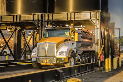 Kenworth T880 Super Dump workhorse in asphalt operation