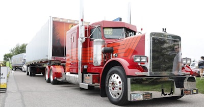 SuperRigs-BOS-Theresa-DeSantis-Truck-2019-07-29-14-11-1200×630-2019-07-29-15-44