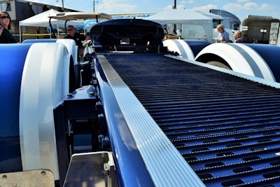 holsomback-deck-to-rear-fenders