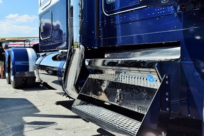 holsomback-passenger-side-steps