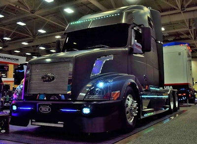 Trux-2006-Volvo-full-with-light
