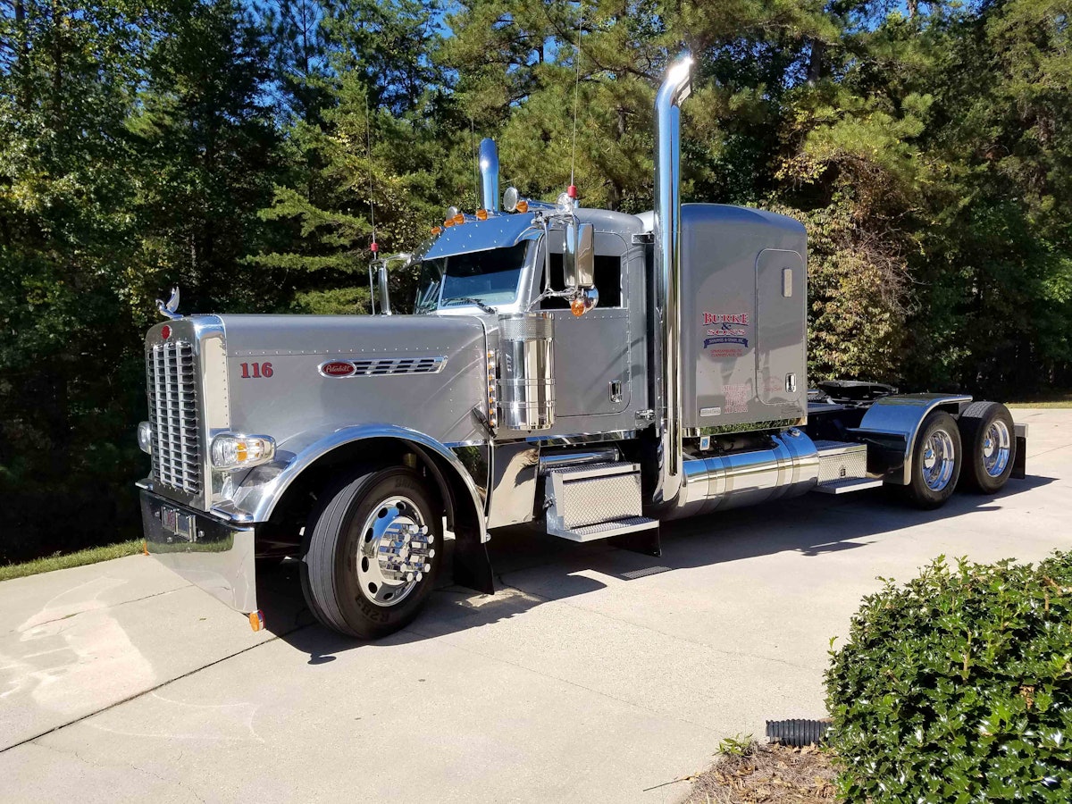 PETERBILT／THE EVOLUTION OF CLASS Peterbilt: The Evolution of Class: Johnson, Warren