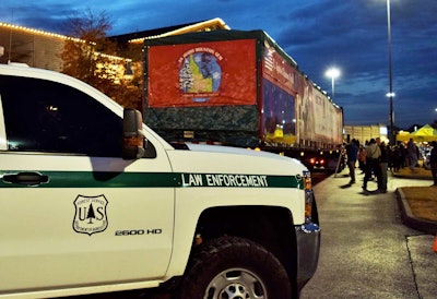 Broad Scene Capitol Christmas Tree Haul 2016 11 23 09 45