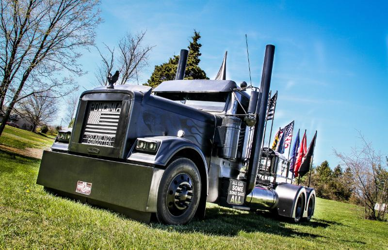 Chuck-Timbrook-Black-Out-1999-Freightliner-2017-04-25-08-14