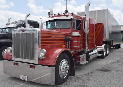 Jeremy Gouge's 1986 Peterbilt 359