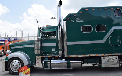 Daniel and Phyllis' 1999 Freightliner Classic XL