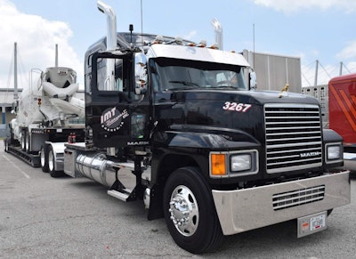 Jeremy Gouge's 2017 Mack Rawhide