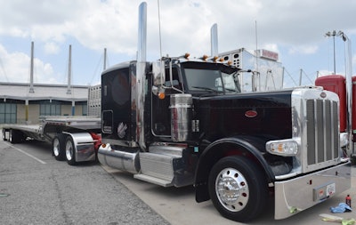Jeremy Gouge's 2017 Peterbilt 389