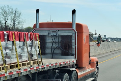 truck-on-highway-flatbed-FLD-freightliner-2017-05-18-08-28