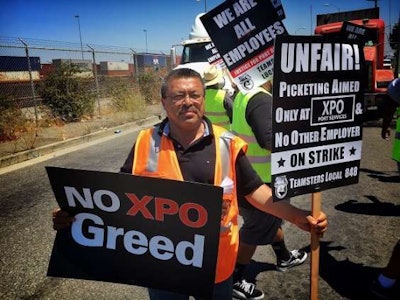 Port truckers protest outside of the Port of Los Angeles/Long Beach. (Image: Teamsters)