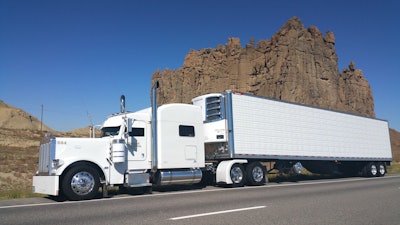 PETERBILT／THE EVOLUTION OF CLASS Peterbilt : The Evolution of Class by Johnson, Warren A.: VG
