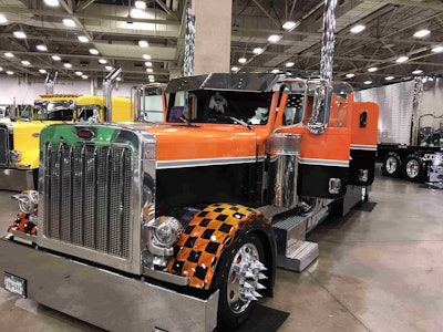Gerald Cruz's 1999 Peterbilt 379, 'Ghost.'