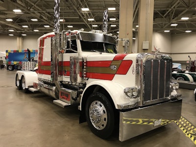 'Class Pays.' David Kosar's 2008 Peterbilt 389.
