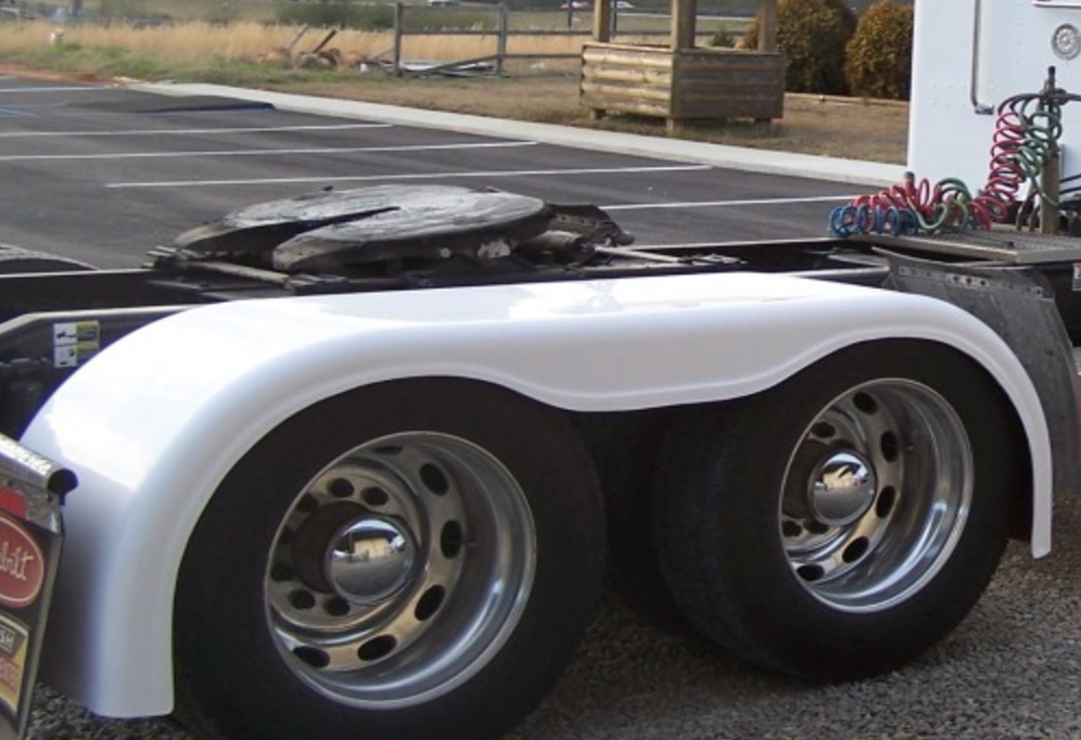 talladega-fiberglass-rear-fenders