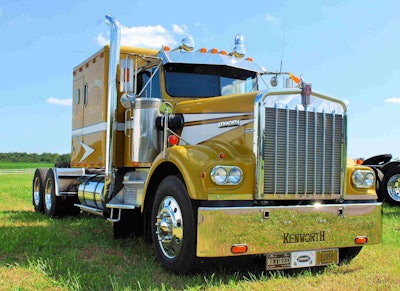 Craig Krumpton Antique Gold Digger 1971 Kenworth W900 2017 09 21 13 13