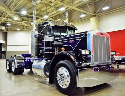 Full shot: Ethan Madden’s 1984 Peterbilt 359