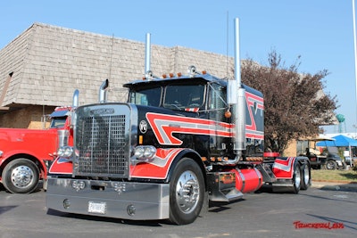 And who can ever forget Troy Huddleston and his gorgeous Freightliners?