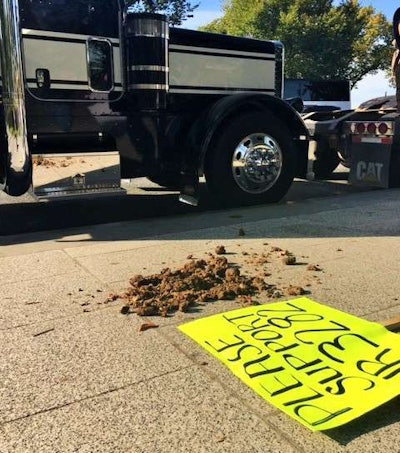 “That’s the ELD mandate,” noted trucker and ELD or Me organizer Tony Justice when he and Magner passed this pile of horse manure near the White House this morning.