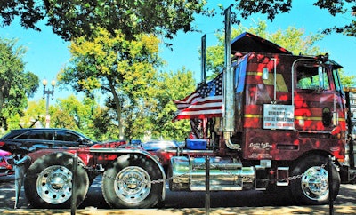 Lancaster, Pa.-based owner-operator Mike Landis’ cabover, a 1999 Pete 362, also pictured Wednesday with the White House slightly visible through the trees in the background. “It’s my everyday money maker,” Landis says. After hauling in a 1988 double bunk for years, he “bought the 1999 back in July. I stumbled across it. The owner was 80 years old and had ordered it brand-new.” Landis — with Jellison and Robbie Harris, Pandher and others — was among those who departed the scene before demonstrations started today.