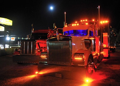 Rob Hallahan‘s KW and Brian Bucenell‘s Pete pictured in Doswell, Va., after the first ELD protest day. Find more about the two, as well as Riley Clay, via this link.